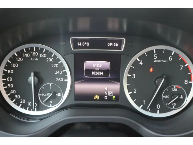 Infiniti Q30 1.6t Premium Tech 2016 Benzine 29