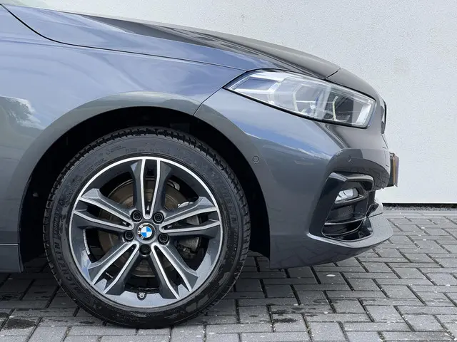 BMW 1 Serie 118i Executive Edition 2021 Benzine 11