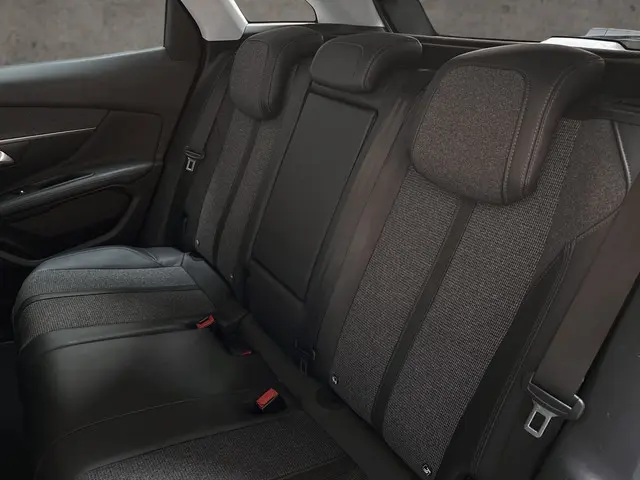 Peugeot 3008 1.2 PureTech Premium Sport 2018 Benzine 11