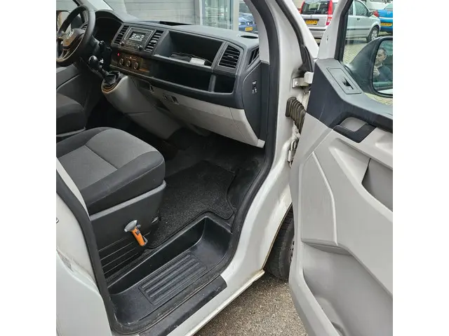 Volkswagen Transporter 2.0 TDI L1H1 2017 Diesel 9