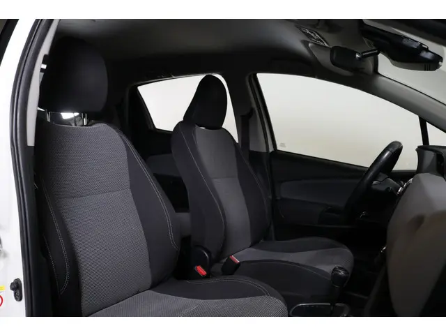 Toyota Yaris 1.5 Hybrid Trend 2016 Hybride Benzine 9