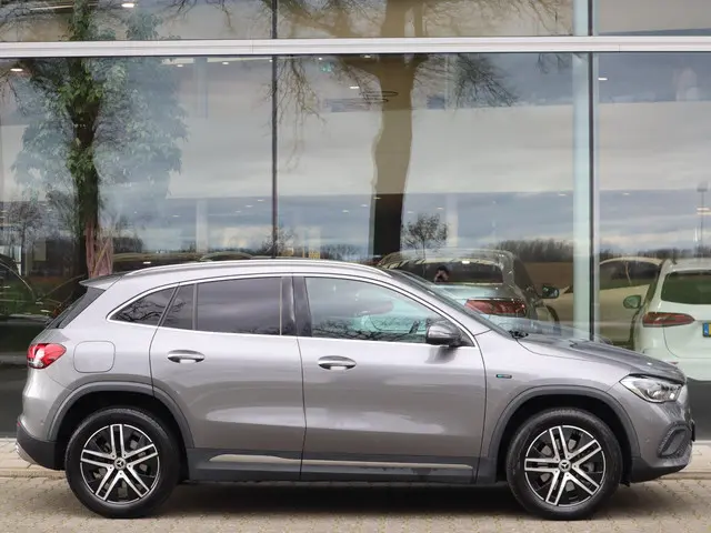 Mercedes-Benz GLA 250 e Style 2021 Hybride Benzine 5