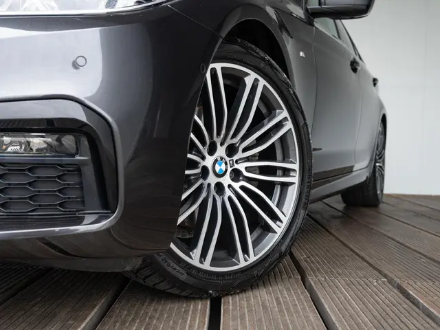 BMW 5 Serie Sedan 520i 2019 Benzine 14