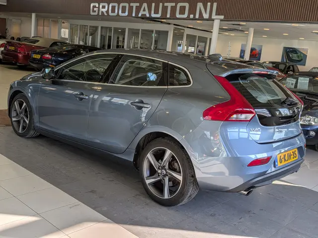 Volvo V40 1.6 T4 Summum Automaat 2013 Benzine 3