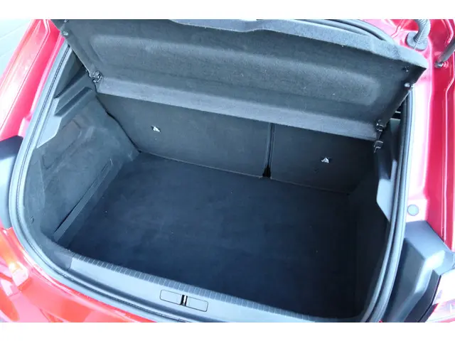 Peugeot 208 1.2 PureTech Allure 2020 Benzine 32