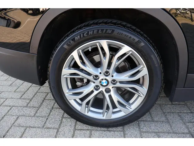 BMW X1 xDrive25e Executive 2021 Hybride Benzine 28