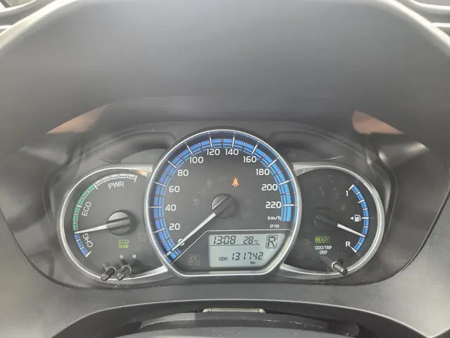 Toyota Yaris 1.5 Hybrid Dynamic 2015 Hybride Benzine 16