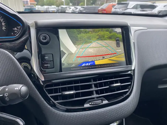 Peugeot 2008 1.2T 110pk Allure 2018 Benzine 17