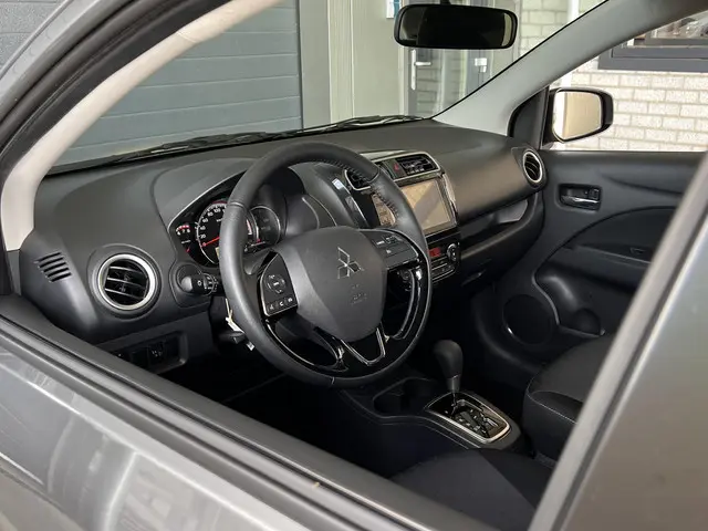 Mitsubishi Space Star 1.2 Dynamic 2023 Benzine 7
