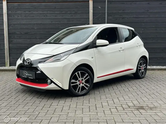 Toyota Aygo 1.0 VVT-i x-play LM / airco / LED 2016 Benzine