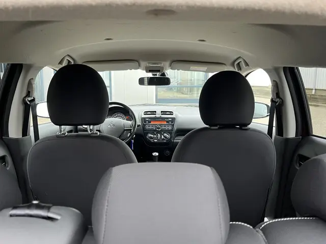 Mitsubishi Space Star 1.0 Intense 2016 Benzine 18