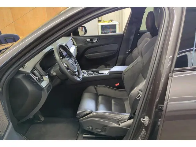 Volvo XC60 B4 D AWD Plus Dark 2023 Diesel 7