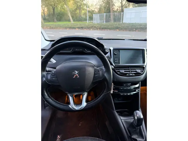 Peugeot 208 1.2 PureTech Allure 2019 Benzine 17