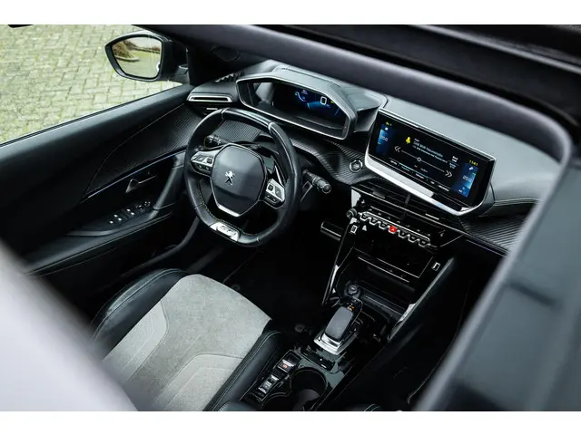 Peugeot e-2008 EV GT Première 50 kWh 2020 Elektrisch 21