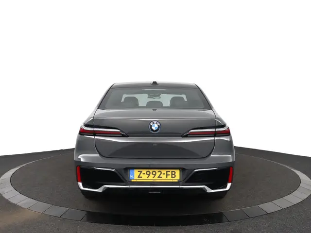 BMW 7 Serie 750e xDrive 2024 Hybride Benzine 80