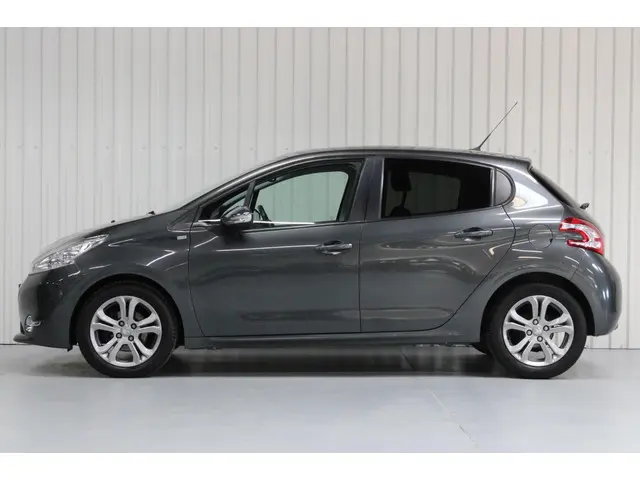 Peugeot 208 1.2 PureTech Style Pack Plus 2015 Benzine 12