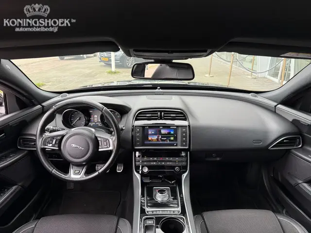 Jaguar XE 2.0 Portfolio R-Sport 2015 Benzine 11