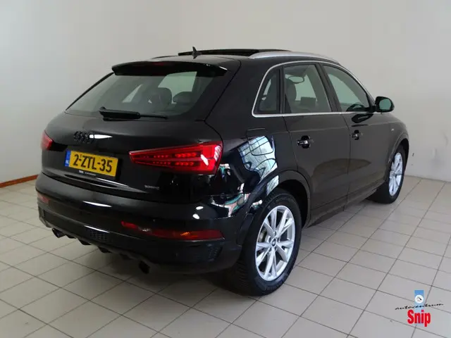 Audi Q3 2.0 TFSI quattro Sport S-Line 2015 Benzine 19