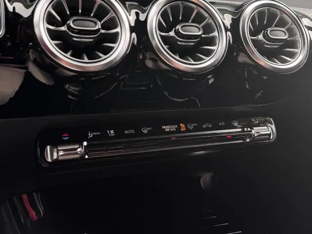 Mercedes-Benz CLA 250 e AMG Line 2021 Hybride Benzine 14