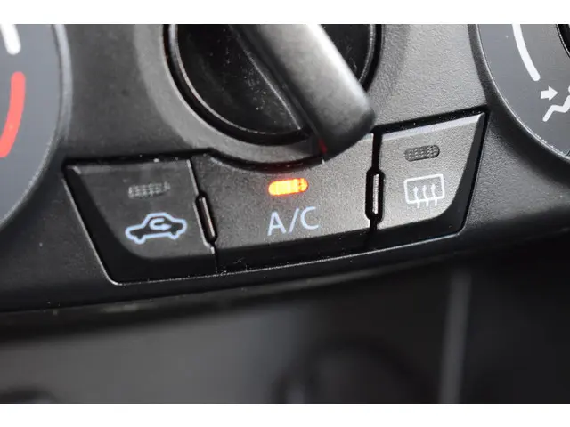 Suzuki Swift 1.2 Bandit EASSS 5Drs 2014 Benzine 17