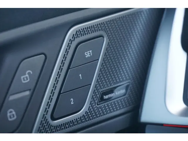 BMW X1 xDrive25e 2025 Hybride Benzine 12