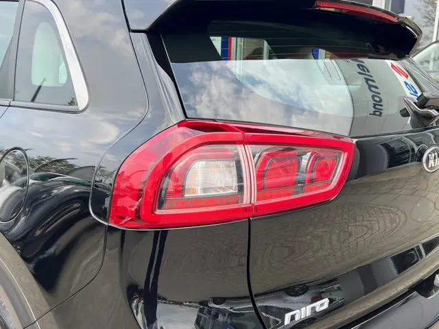 Kia Niro 1.6 GDi Hybrid DynamicLine 2018 Hybride Benzine 8