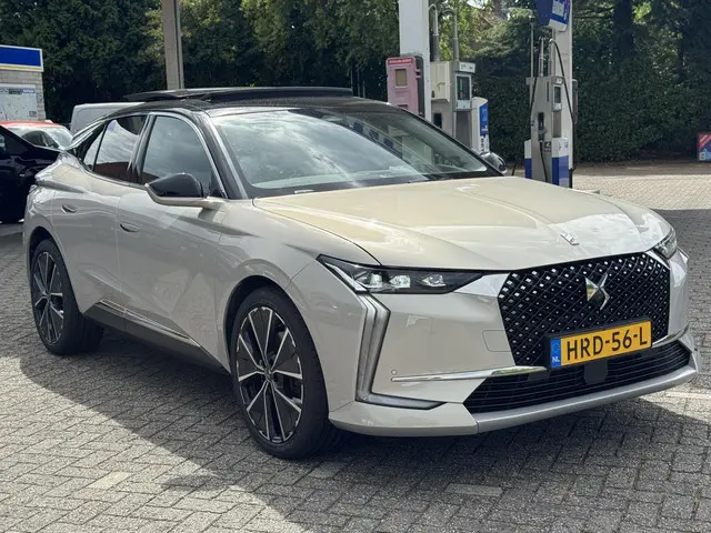 DS DS 4 E-Tense La Première 2022 Hybride Benzine 9