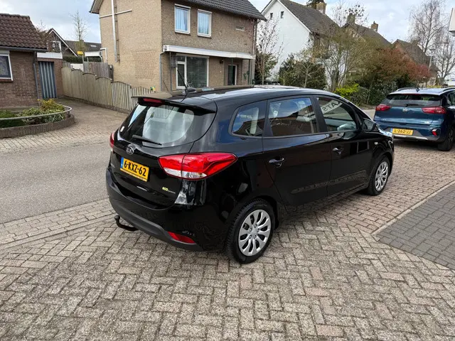 Kia Carens 2