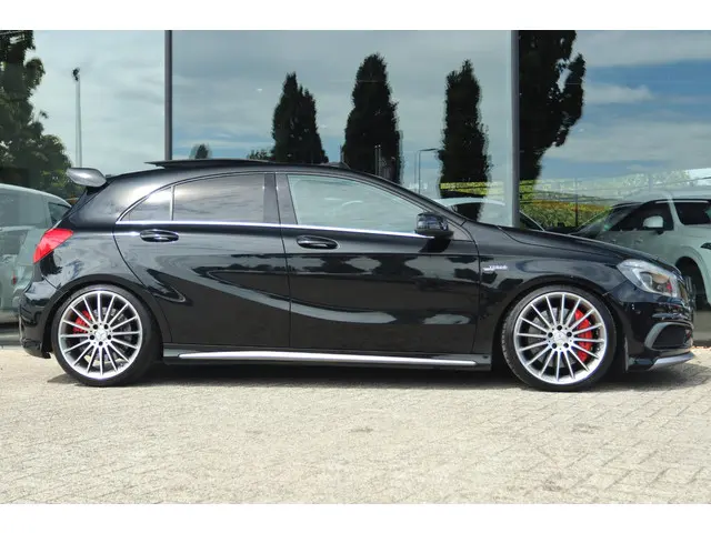 Mercedes-Benz A-Klasse AMG 45 4MATIC 2015 Benzine 10