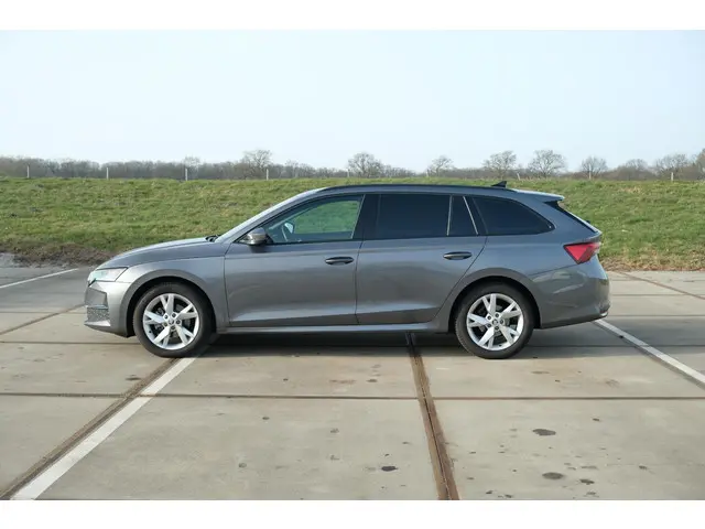 Škoda Octavia Combi 1.5 TSI Edition 2024 Benzine 37