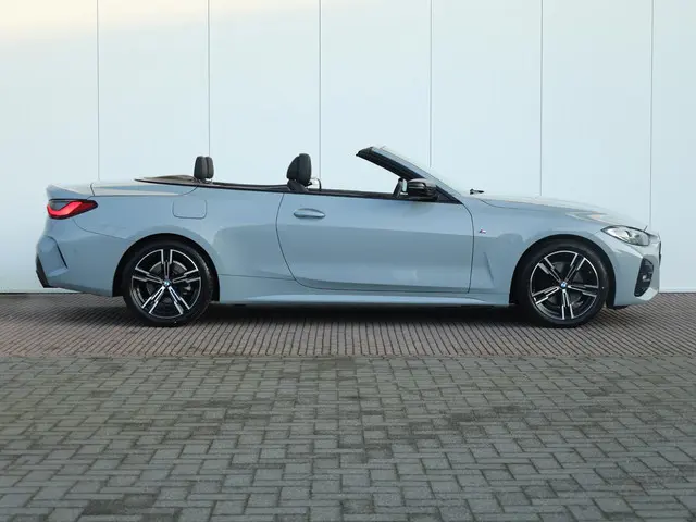 BMW 4 Serie Cabrio 420i High Executive 2024 Benzine 19