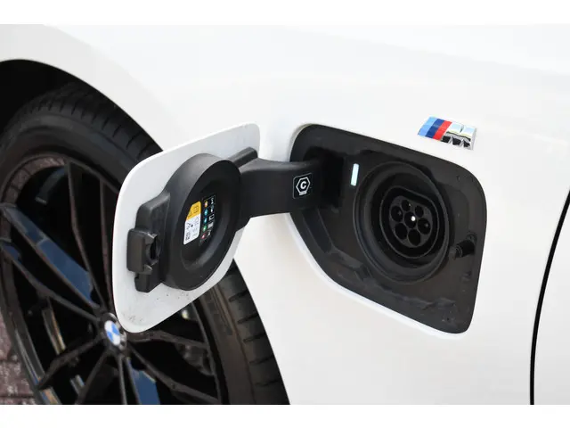 BMW 3 Serie Touring 330e M-Sport 2023 Hybride Benzine 46