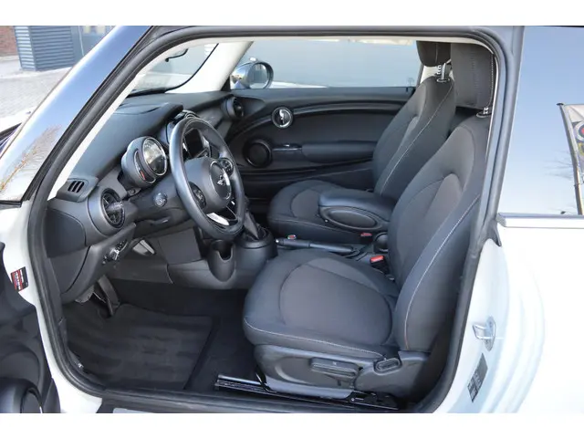 MINI Cooper Mini 1.5 Serious Business autom. 2017 Benzine 9