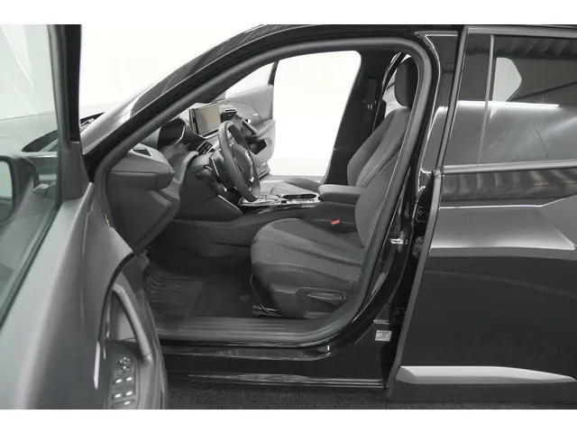 Peugeot 2008 PureTech 130 EAT8 Allure 2024 Benzine 26