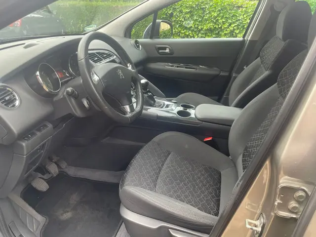 Peugeot 3008 1.2 PureTech Style 2015 Benzine 12