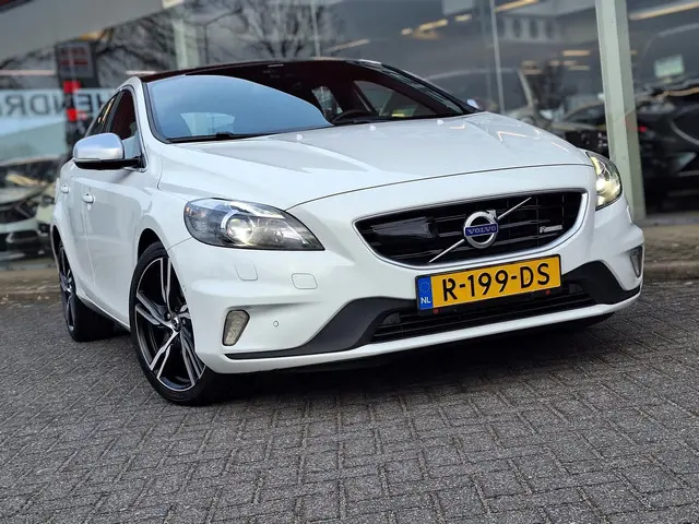 Volvo V40 1.6 T4 R-Design Automaat 2013 Benzine 50