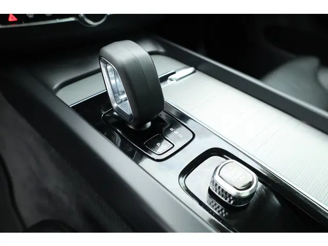 Volvo XC60 T6 Recharge Plus Bright 2025 Hybride Benzine 6