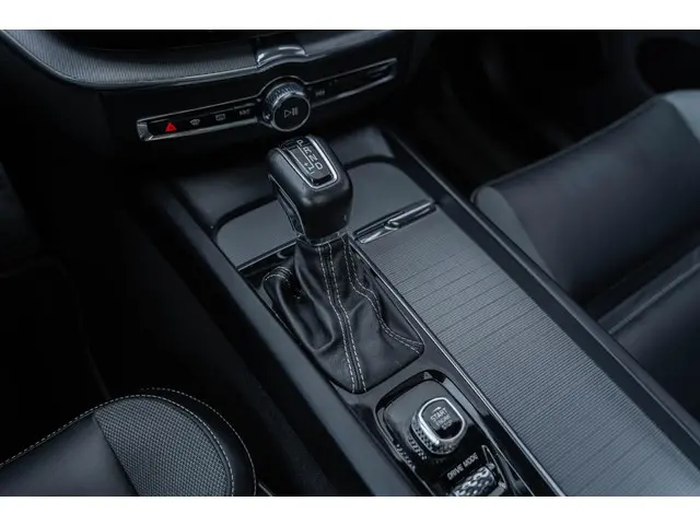 Volvo XC60 T4 Aut. R-Design 2020 Benzine 34