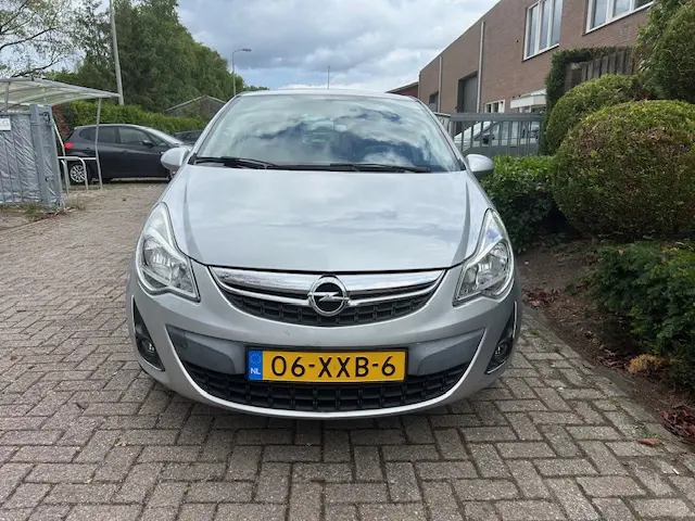 Opel Corsa 1.4-16V Anniversary Edition 2012 Benzine 10