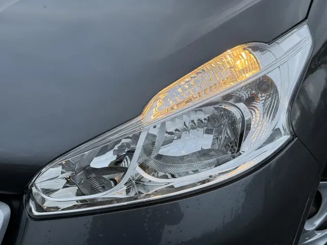 Peugeot 208 1.2 VTi Access 2014 Benzine 23