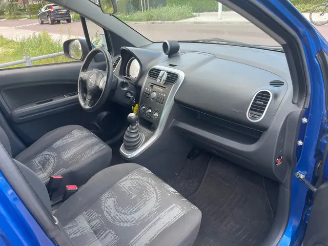 Opel Agila 1.2 Edition 2012 Benzine 11