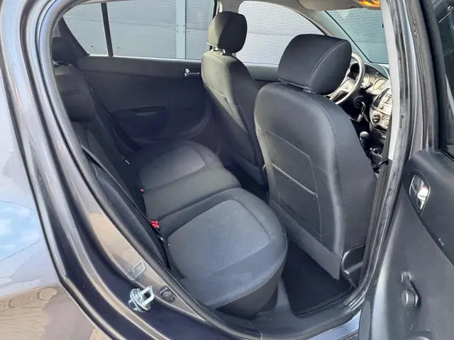 Hyundai i20 1.2 HP i-Motion / Led / Airco 2014 Benzine 19
