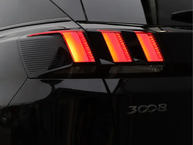 Peugeot 3008 1.6 e-THP Premium 2018 Benzine 15