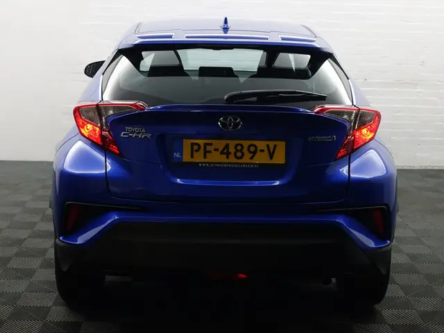Toyota C-HR 1.8 Hybrid Dynamic Aut- 2017 Hybride Benzine 29