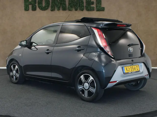 Toyota Aygo 1.0 VVT-i x-clusiv Cabrio 2016 Benzine 12