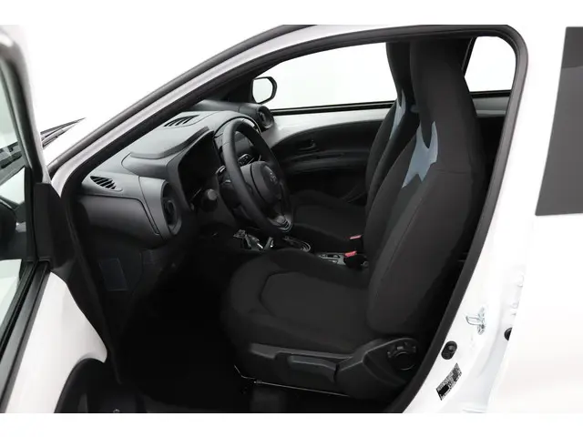 Toyota Aygo X Hybrid 115 play 2025 Hybride Benzine 17