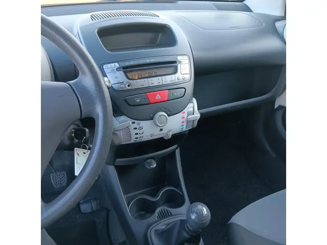 Peugeot 107 1.0 Access Accent 2012 Benzine 13