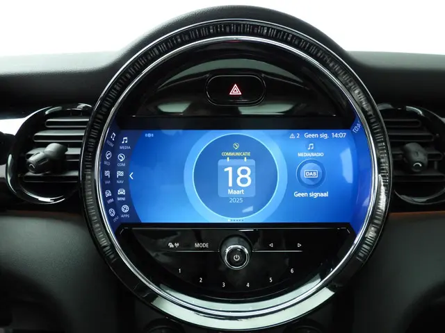 MINI 5-Deurs Cooper 2022 Benzine 22