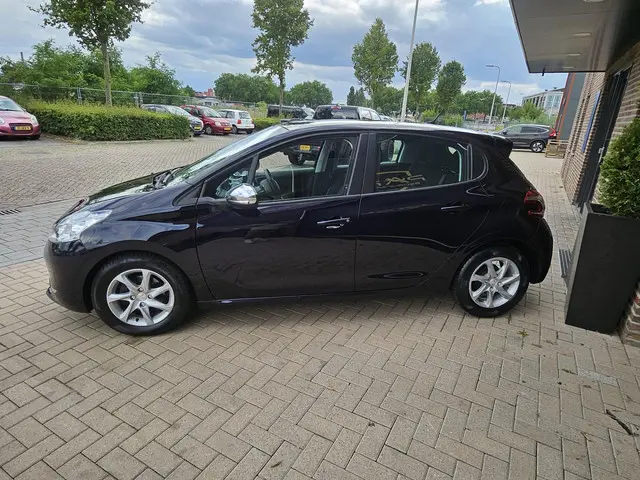 Peugeot 208 1.2 e-VTi Active 2013 Benzine 6