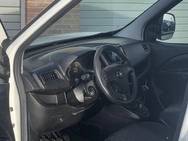 Opel Combo 1.3 CDTi L1H1 Edition 2017 Diesel 12